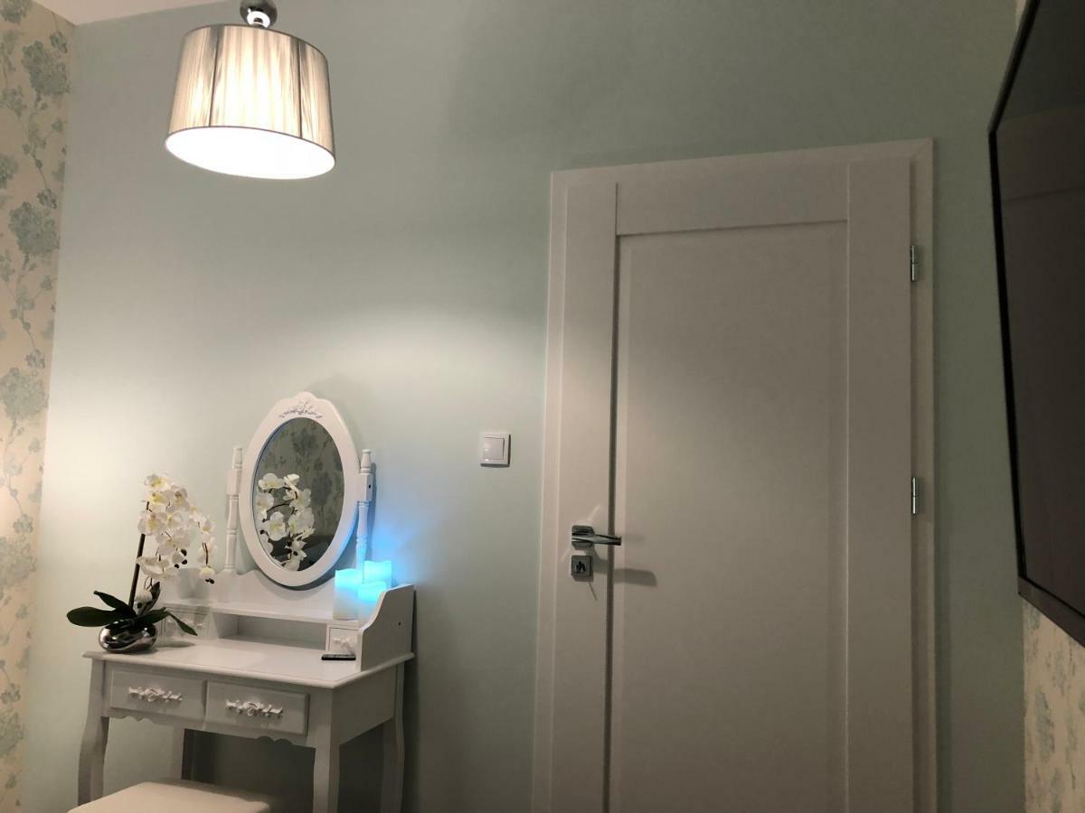 Family & Business Elegant Apartments Ul Warszawska - 2 Bedroom, Balcony, Parking Kielce Eksteriør bilde