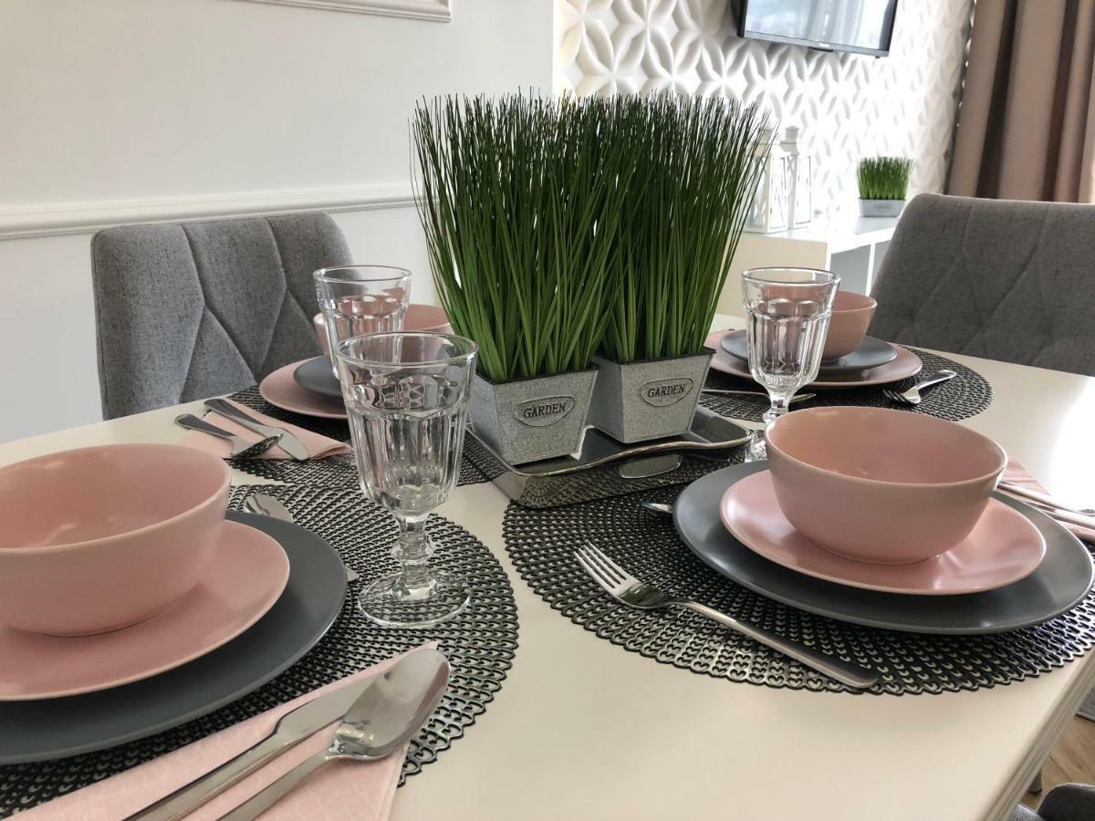 Family & Business Elegant Apartments Ul Warszawska - 2 Bedroom, Balcony, Parking Kielce Eksteriør bilde