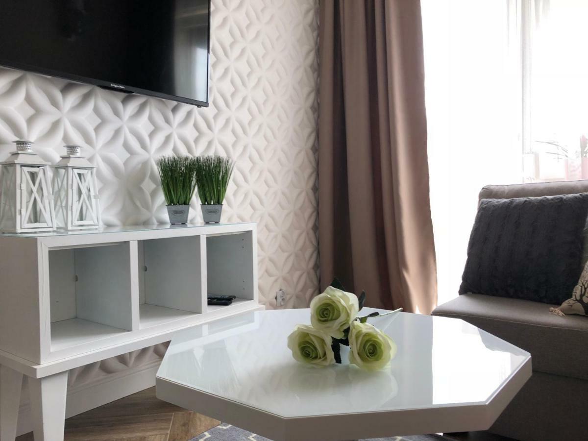 Family & Business Elegant Apartments Ul Warszawska - 2 Bedroom, Balcony, Parking Kielce Eksteriør bilde